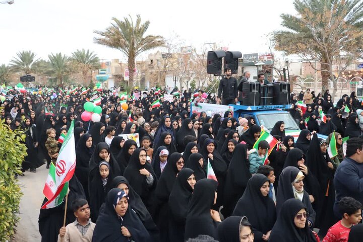 تصاویر/ تجلی همبستگی و وفاداری و اعلام بیعت با ولایت در راهپیمایی ۲۲ بهمن شهرستان بافق