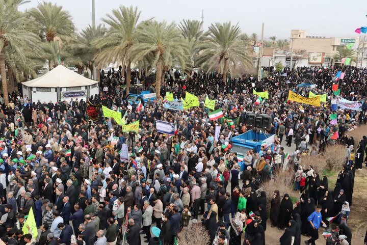 تصاویر/ تجلی همبستگی و وفاداری و اعلام بیعت با ولایت در راهپیمایی ۲۲ بهمن شهرستان بافق