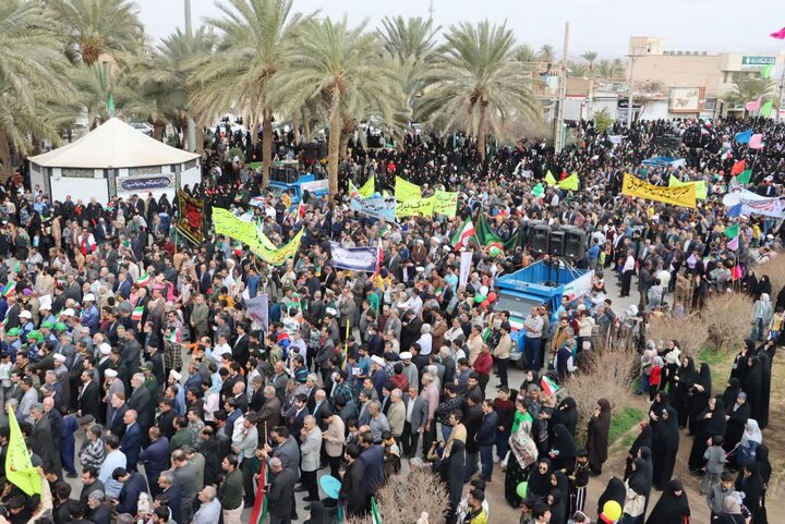 تصاویر/ تجلی همبستگی و وفاداری و اعلام بیعت با ولایت در راهپیمایی ۲۲ بهمن شهرستان بافق