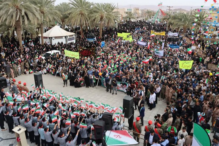 تصاویر/ تجلی همبستگی و وفاداری و اعلام بیعت با ولایت در راهپیمایی ۲۲ بهمن شهرستان بافق