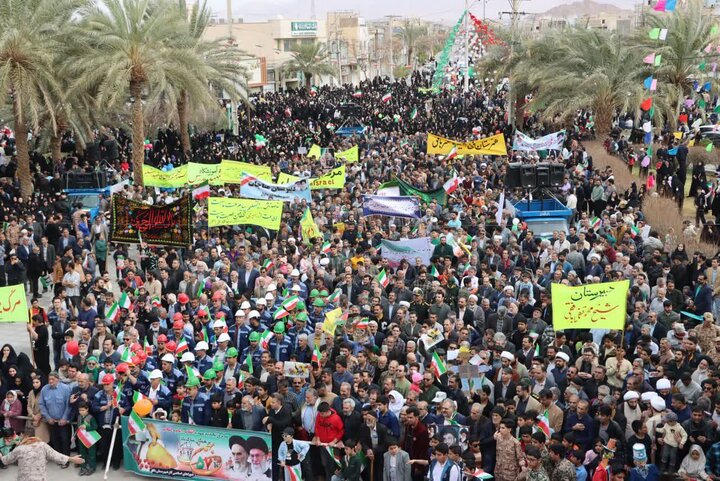 تصاویر/ تجلی همبستگی و وفاداری و اعلام بیعت با ولایت در راهپیمایی ۲۲ بهمن شهرستان بافق