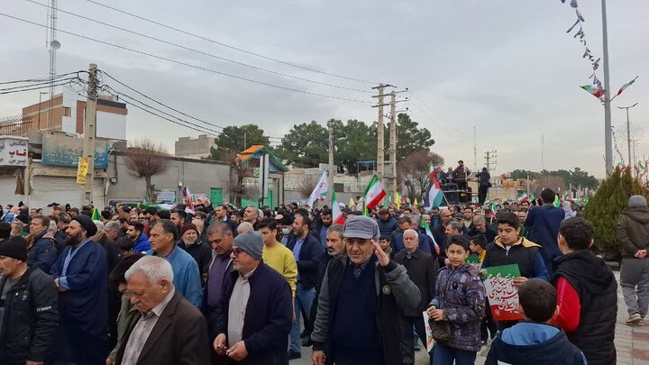 تصاویر / حضور مردم شهرستان آبیک در راهپیمایی یوم  الله 22 بهمن