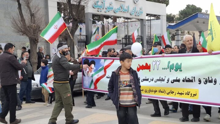 تصاویر / حضور مردم شهرستان آبیک در راهپیمایی یوم  الله 22 بهمن