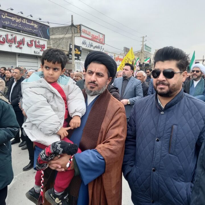 تصاویر / حضور مردم شهرستان آبیک در راهپیمایی یوم  الله 22 بهمن