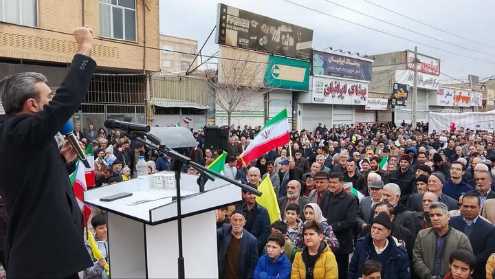 تصاویر / حضور مردم شهرستان آبیک در راهپیمایی یوم  الله 22 بهمن