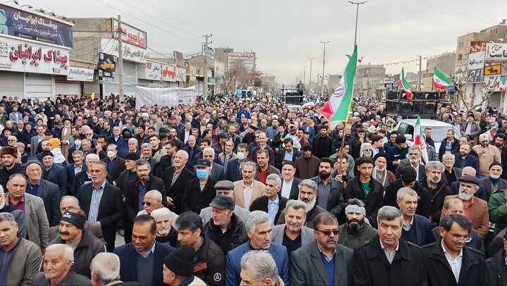 تصاویر / حضور مردم شهرستان آبیک در راهپیمایی یوم  الله 22 بهمن