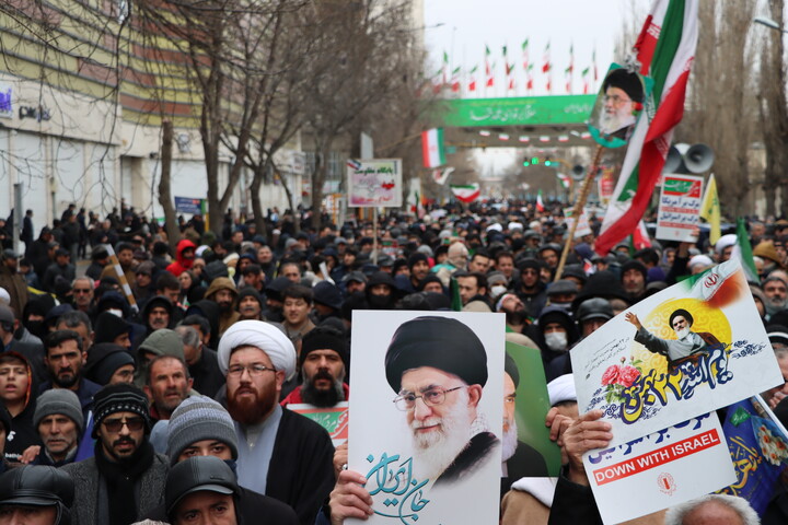 تصاویر/ حماسه حضور مردم اردبیل در راهپیمایی ۲۲ بهمن ماه ۱۴۰۴