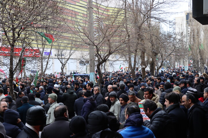تصاویر/ حماسه حضور مردم اردبیل در راهپیمایی ۲۲ بهمن ماه ۱۴۰۴