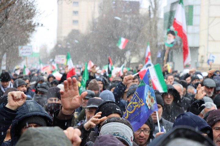 تصاویر/ حماسه حضور مردم اردبیل در راهپیمایی ۲۲ بهمن ماه ۱۴۰۴