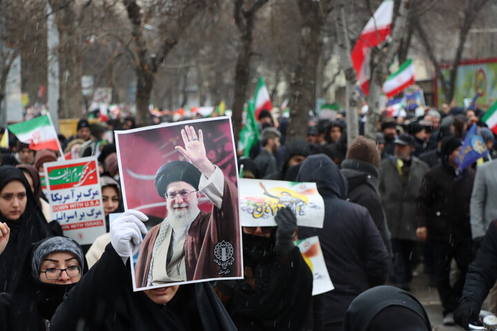تصاویر/ حماسه حضور مردم اردبیل در راهپیمایی ۲۲ بهمن ماه ۱۴۰۴