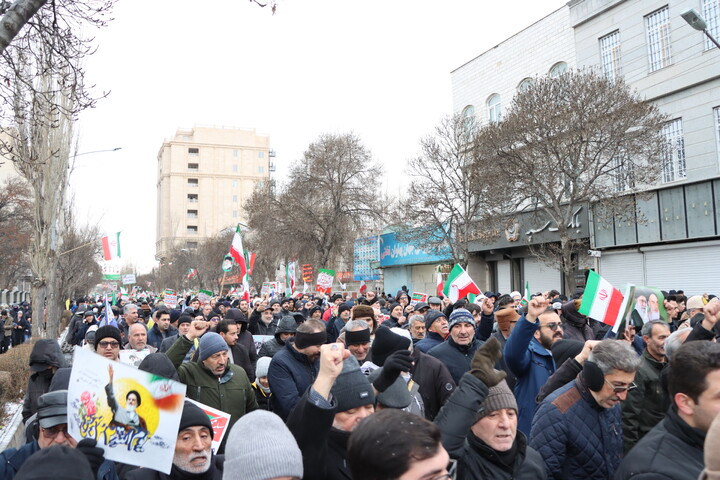 تصاویر/ حماسه حضور مردم اردبیل در راهپیمایی ۲۲ بهمن ماه ۱۴۰۴