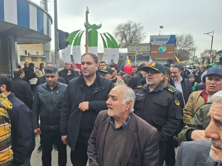تصاویر / حضور میدانی حافظان نظم وامنیت در مراسم راهپیمایی یوم الله 22 بهمن