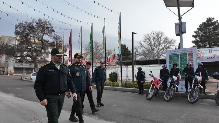تصاویر / حضور میدانی حافظان نظم وامنیت در مراسم راهپیمایی یوم الله 22 بهمن