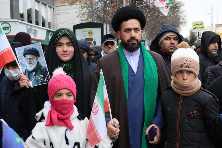 تصاویر/ حماسه حضور مردم اردبیل در راهپیمایی ۲۲ بهمن ماه ۱۴۰۴