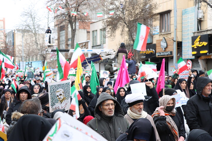 تصاویر/ حماسه حضور مردم اردبیل در راهپیمایی ۲۲ بهمن ماه ۱۴۰۴