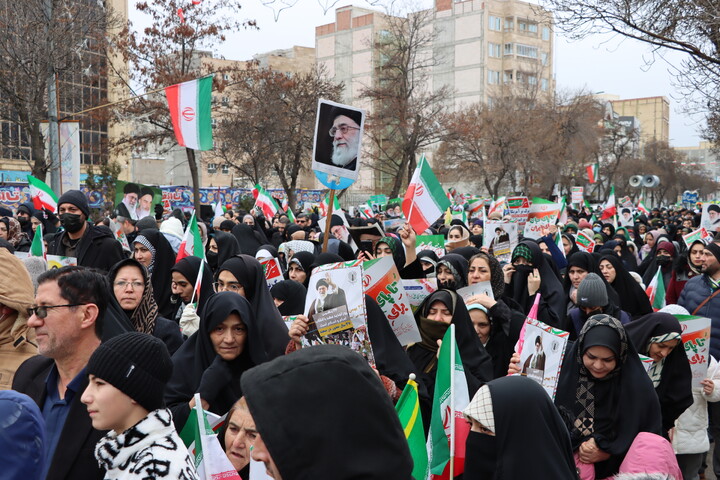 تصاویر/ حماسه حضور مردم اردبیل در راهپیمایی ۲۲ بهمن ماه ۱۴۰۴