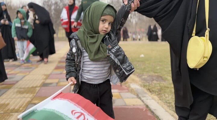 تصاویر / حضور مردم شهر اقبالیه قزوین ،محمدیه ومهرگان در مراسم راهپیمایی یوم الله 22 بهمن