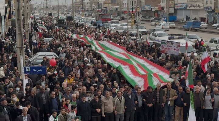 تصاویر / حضور مردم شهر اقبالیه قزوین ،محمدیه ومهرگان در مراسم راهپیمایی یوم الله 22 بهمن