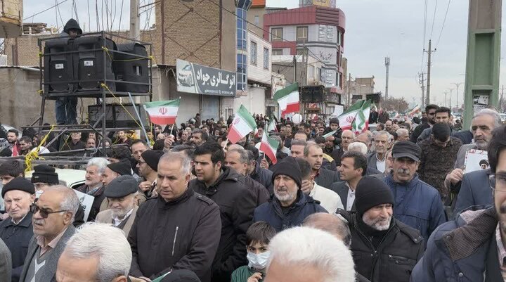 تصاویر / حضور مردم شهر اقبالیه قزوین ،محمدیه ومهرگان در مراسم راهپیمایی یوم الله 22 بهمن