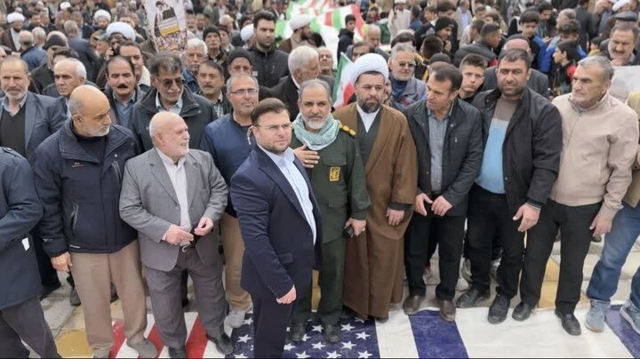 تصاویر / حضور مردم شهر اقبالیه قزوین ،محمدیه ومهرگان در مراسم راهپیمایی یوم الله 22 بهمن