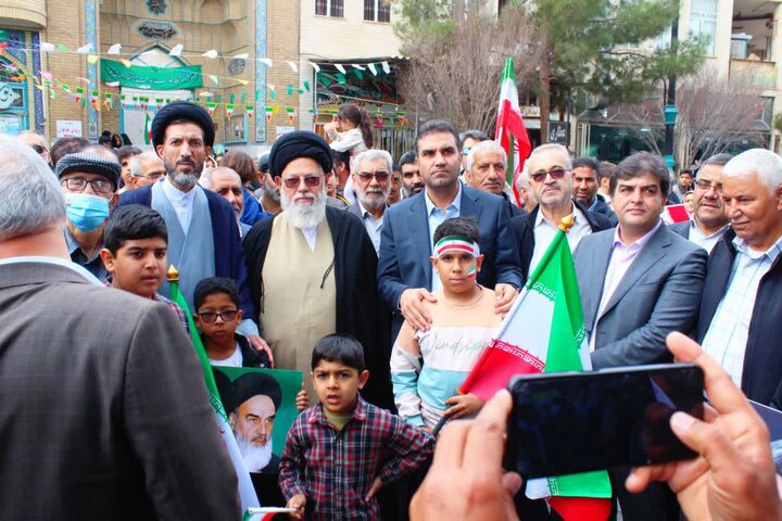 تصاویر/ حضور حماسی مردم اردکان در راهپیمایی یوم الله ٢٢ بهمن