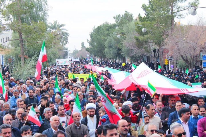تصاویر/ حضور حماسی مردم اردکان در راهپیمایی یوم الله ٢٢ بهمن