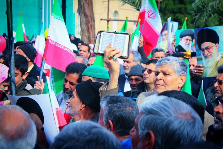 تصاویر/ حضور حماسی مردم اردکان در راهپیمایی یوم الله ٢٢ بهمن