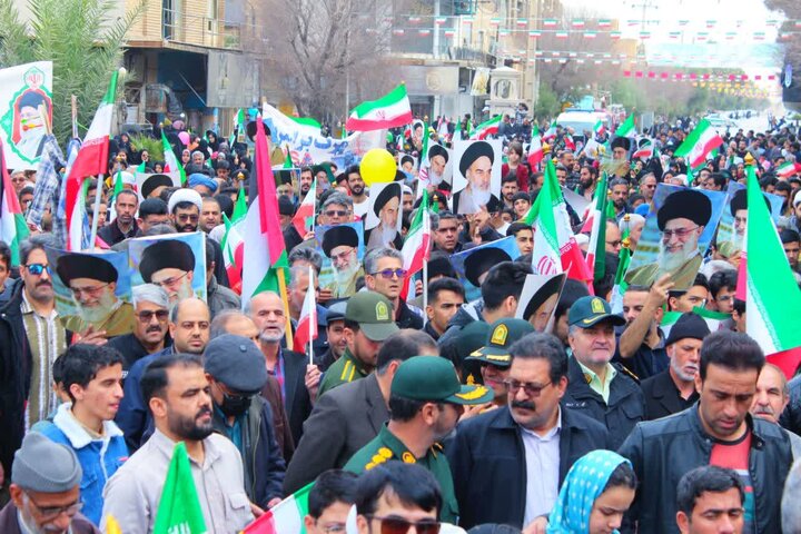 تصاویر/ حضور حماسی مردم اردکان در راهپیمایی یوم الله ٢٢ بهمن
