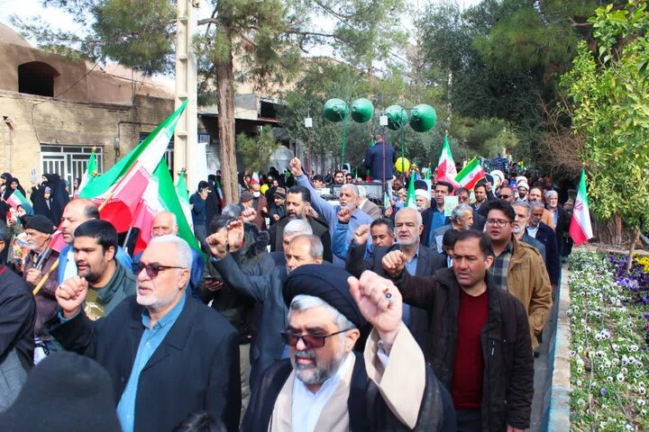 تصاویر/ حضور حماسی مردم اردکان در راهپیمایی یوم الله ٢٢ بهمن