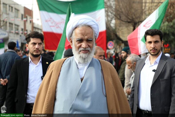 Photos/Qom Déferle dans les Rues : Le 22 Bahman, un Défi aux Ennemis et une Célébration de l’Unité Nationale