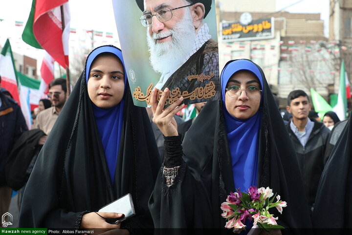 Photos/Qom Déferle dans les Rues : Le 22 Bahman, un Défi aux Ennemis et une Célébration de l’Unité Nationale