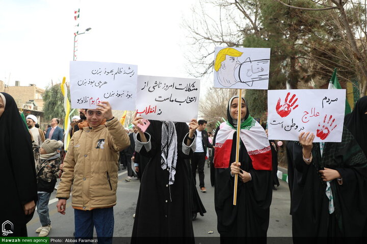 Photos/Qom Déferle dans les Rues : Le 22 Bahman, un Défi aux Ennemis et une Célébration de l’Unité Nationale