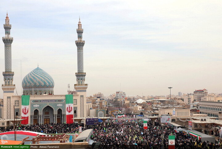 Photos/Qom Déferle dans les Rues : Le 22 Bahman, un Défi aux Ennemis et une Célébration de l’Unité Nationale