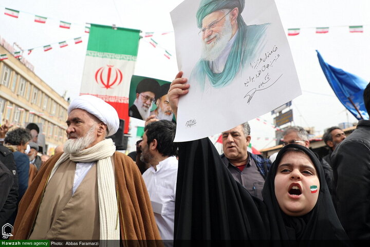 Photos/Qom Déferle dans les Rues : Le 22 Bahman, un Défi aux Ennemis et une Célébration de l’Unité Nationale
