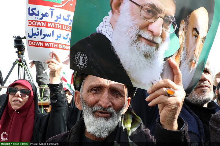 Photos/Qom Déferle dans les Rues : Le 22 Bahman, un Défi aux Ennemis et une Célébration de l’Unité Nationale