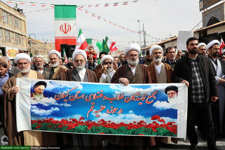 Photos/Qom Déferle dans les Rues : Le 22 Bahman, un Défi aux Ennemis et une Célébration de l’Unité Nationale