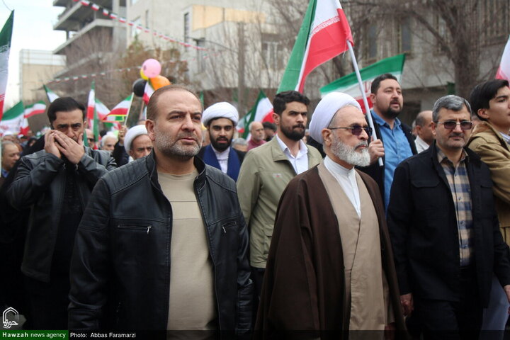 Photos/Qom Déferle dans les Rues : Le 22 Bahman, un Défi aux Ennemis et une Célébration de l’Unité Nationale