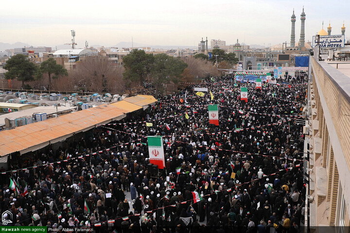 Photos/Qom Déferle dans les Rues : Le 22 Bahman, un Défi aux Ennemis et une Célébration de l’Unité Nationale