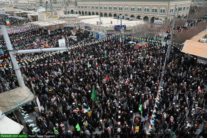 Photos/Qom Déferle dans les Rues : Le 22 Bahman, un Défi aux Ennemis et une Célébration de l’Unité Nationale