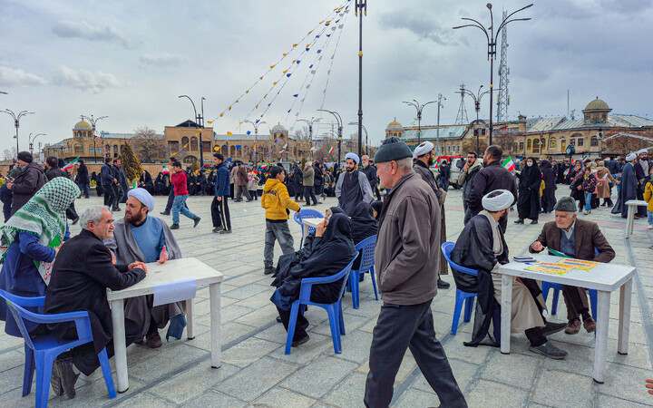 تصاویر/برپایی غرفه نسل بیدار به همت مدرسه علمیه سفیران هدایت علویون هدایت در میدان امام خمینی همدان