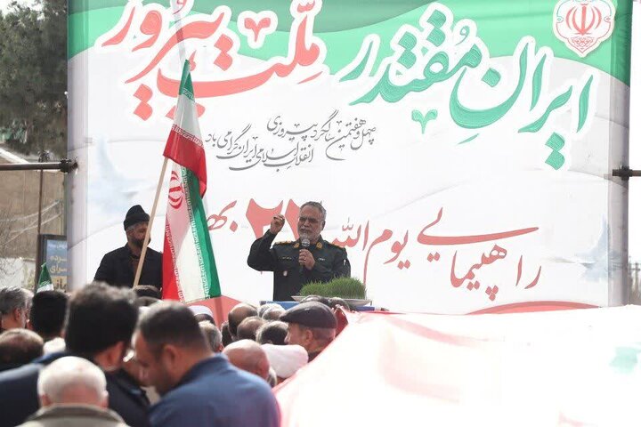 تصاویر /راهپیمایی پر شور مردم شهرستان بوئین زهرا در یوم‌الله ۲۲ بهمن ۱۴۰۴