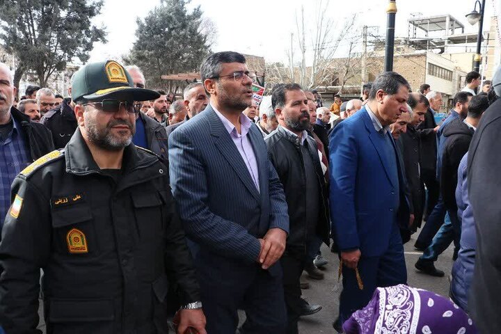 تصاویر /راهپیمایی پر شور مردم شهرستان بوئین زهرا در یوم‌الله ۲۲ بهمن ۱۴۰۴