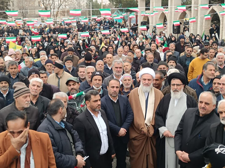 تصاویر /راهپیمایی پر شور مردم شهرستان بوئین زهرا در یوم‌الله ۲۲ بهمن ۱۴۰۴