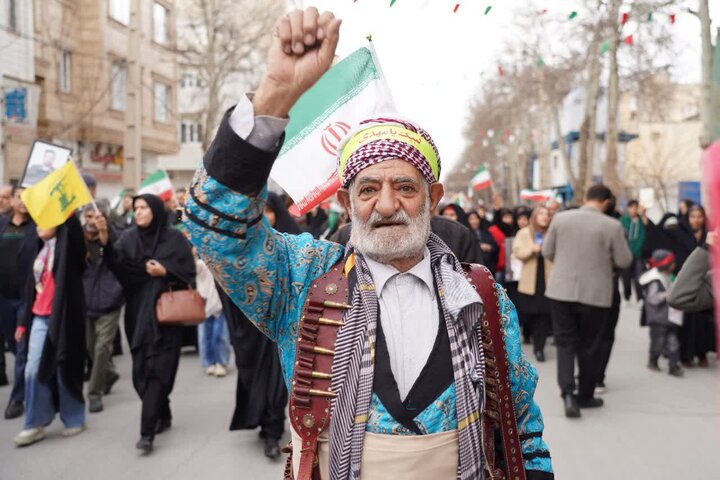 تصاویر/راهپیمایی حماسی مردم خرم آباد در یوم الله ۲۲ بهمن
