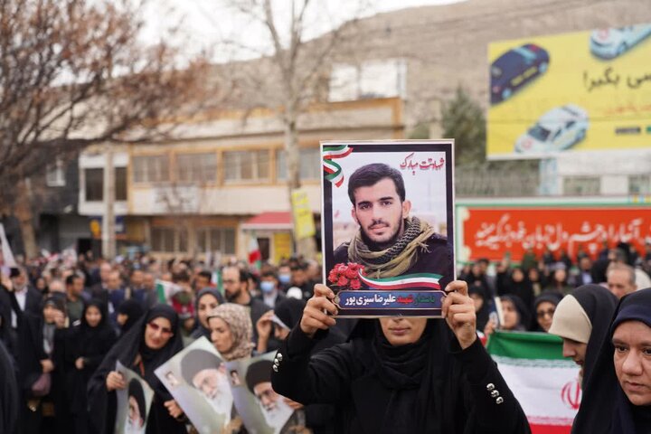 تصاویر/راهپیمایی حماسی مردم خرم آباد در یوم الله ۲۲ بهمن