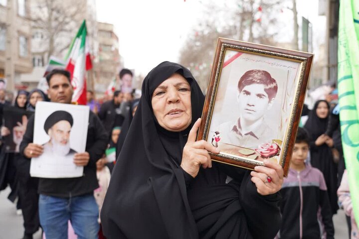 تصاویر/راهپیمایی حماسی مردم خرم آباد در یوم الله ۲۲ بهمن