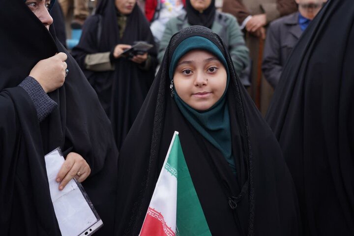 تصاویر/راهپیمایی حماسی مردم خرم آباد در یوم الله ۲۲ بهمن