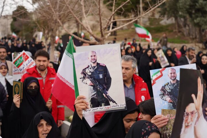 تصاویر/راهپیمایی حماسی مردم خرم آباد در یوم الله ۲۲ بهمن