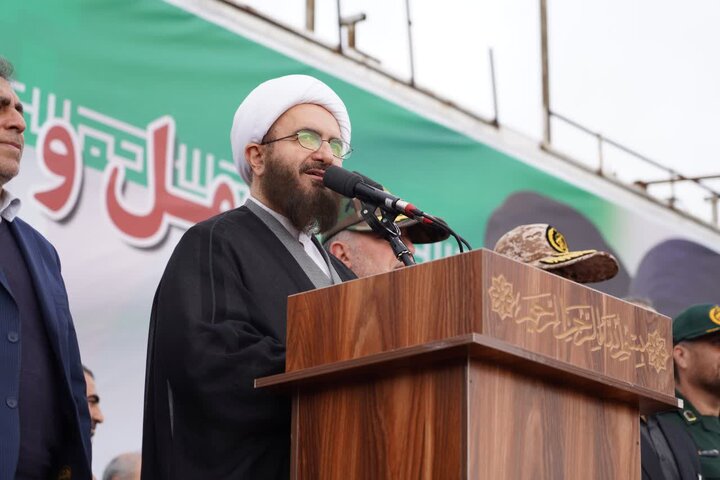 تصاویر/راهپیمایی حماسی مردم خرم آباد در یوم الله ۲۲ بهمن