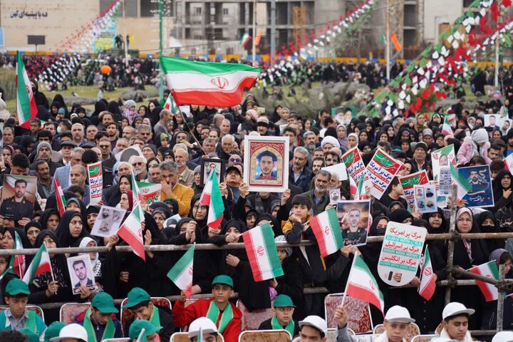 تصاویر/راهپیمایی حماسی مردم خرم آباد در یوم الله ۲۲ بهمن